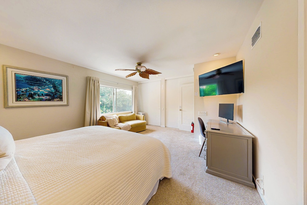 4BR Dog-friendly Home w/ Pool, Spa, Grill & A/C