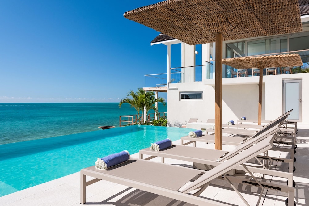La Mer Villa South Oceanfront Luxury on Sapodilla Bay
