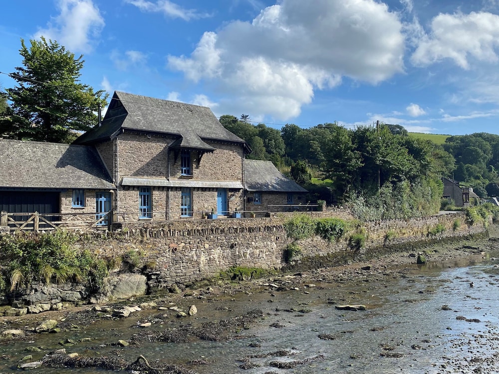 Bridgend Barn