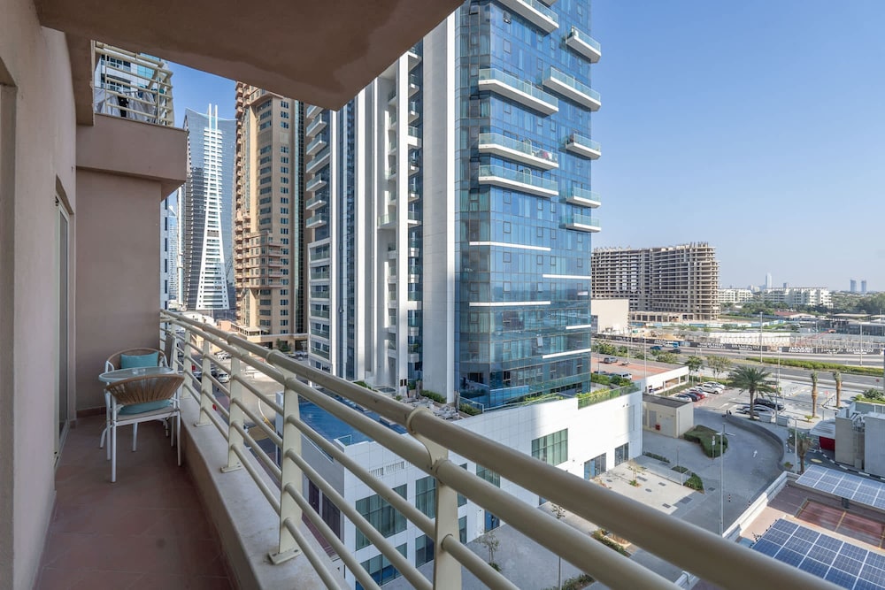 1 Bedroom Apartment With a City View and Sleeps 4