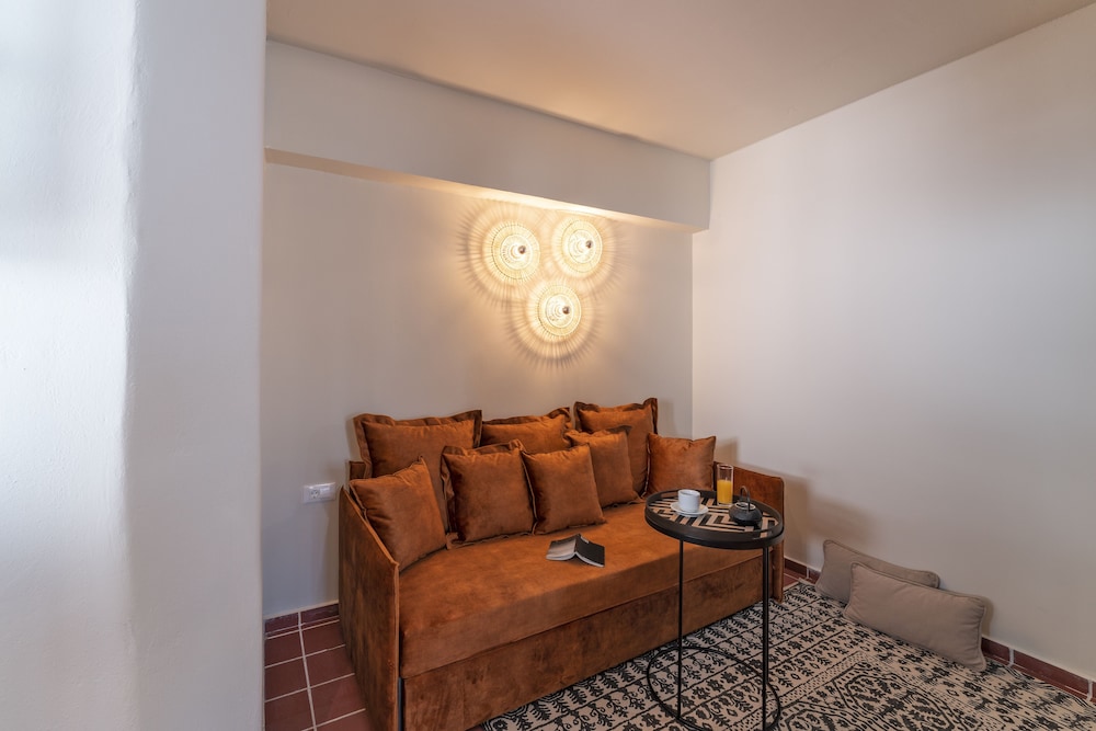 Maris Lindos, Suites and Apartments