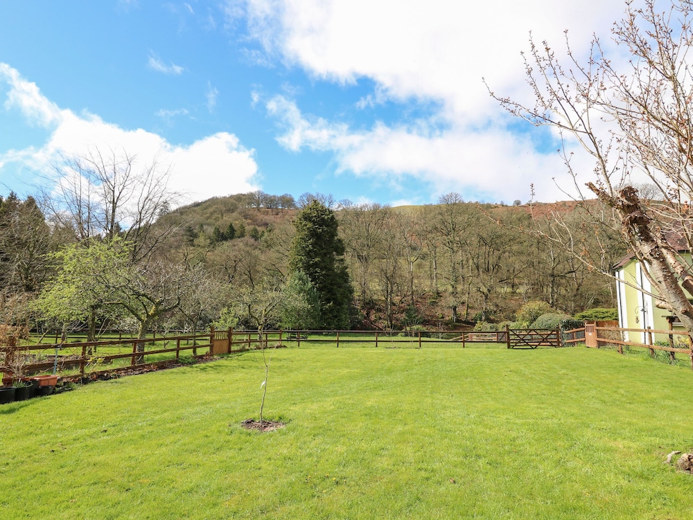 Salmon Cottage view 4