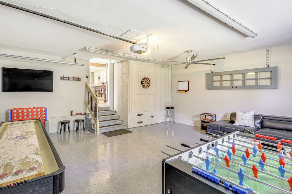 Fall & Football Vibes: Titus Retreat w/ Game Room