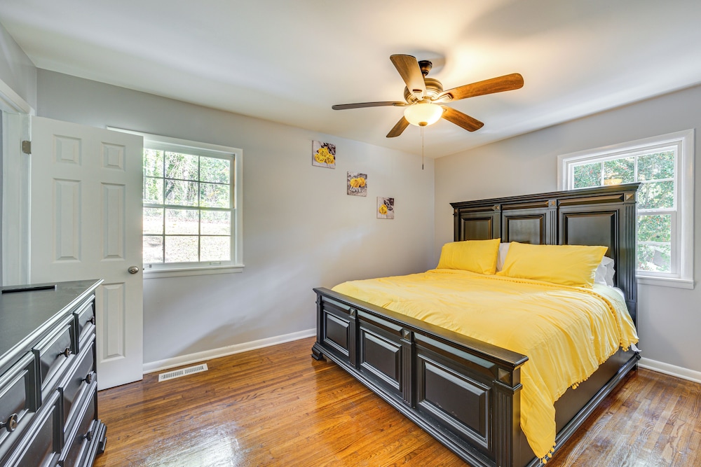 11 Mi to Dtwn Birmingham: Home w / Pool Table!