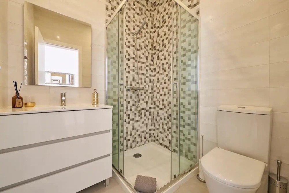 Modern 1-Bed With Ac & Private Terrace