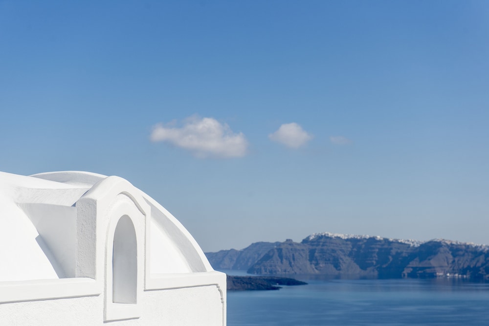 Earino Suites & Villas