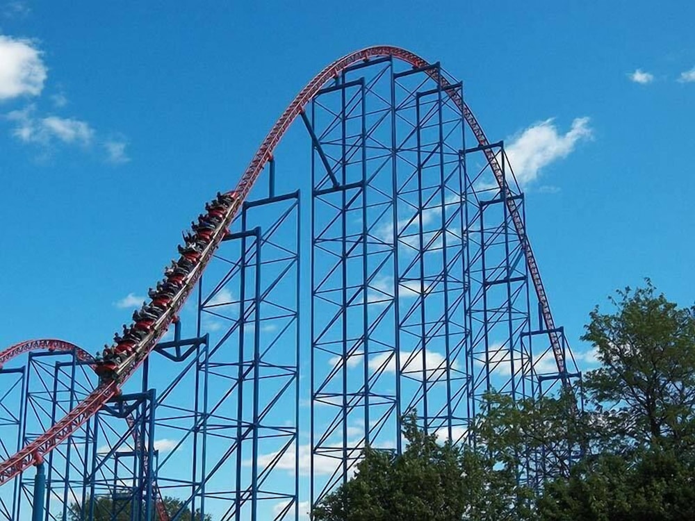 Darien Lake Lodge on the Lake