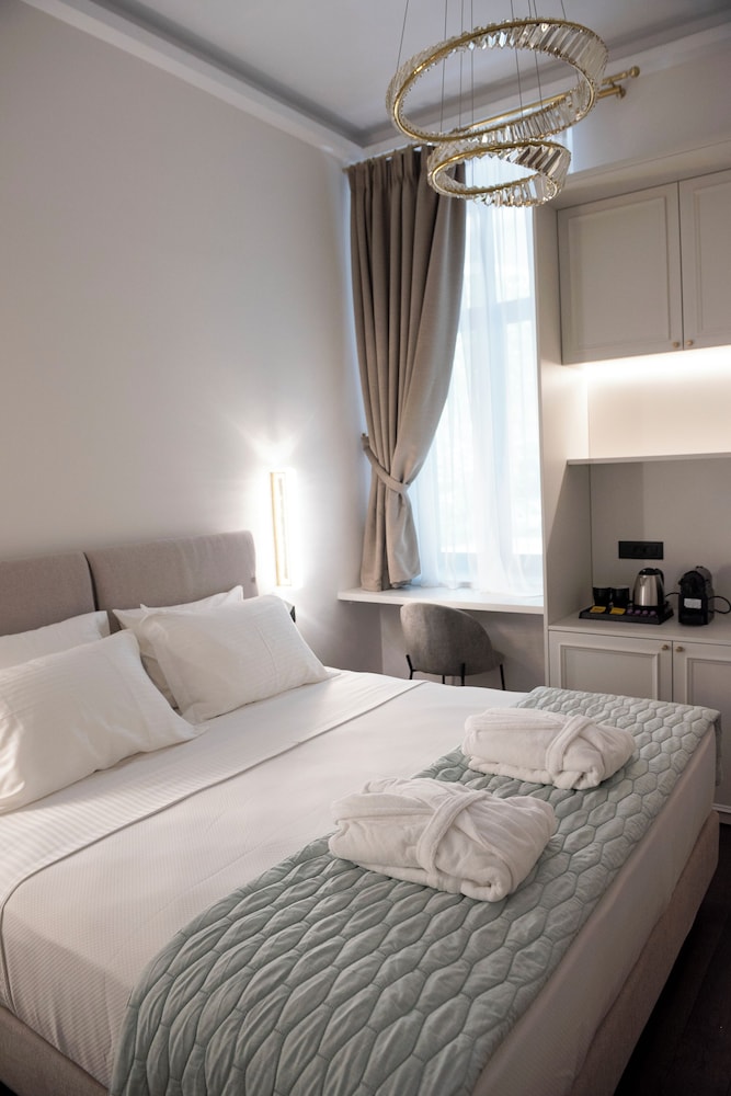Jensen Luxury Suites