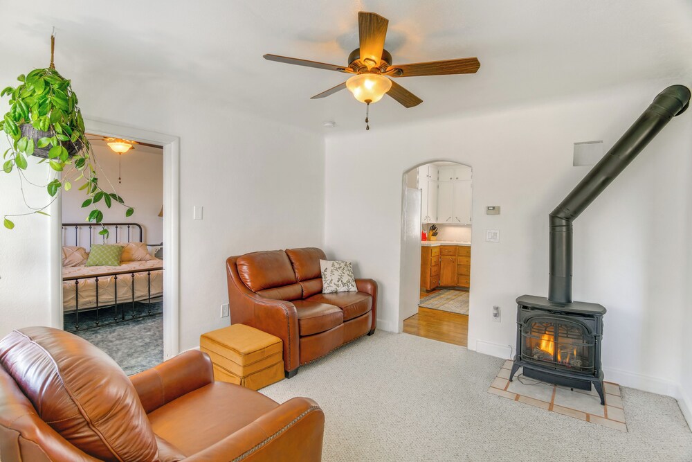 2 Mi to Snake River: Quaint Farmhouse w/ Patio!
