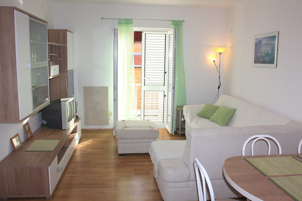 Apartments Miki Pag view 3