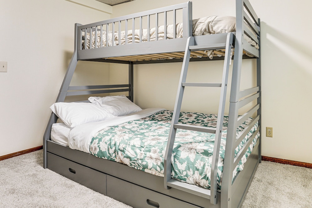 1 Mi to University: Spacious Home in Minneapolis!