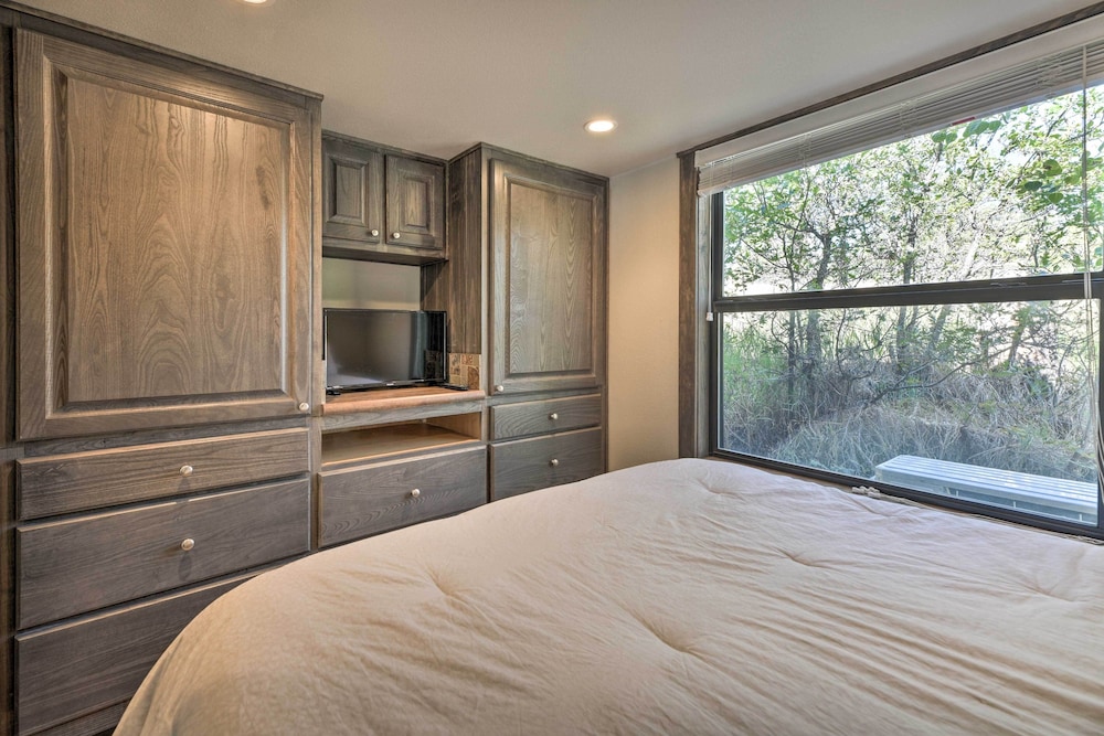 Roomy Pagosa Springs Tiny Cabin: 1 Mi to Downtown view 3