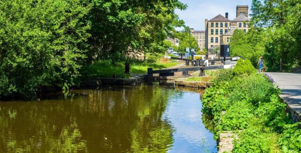 Cozy Sleep 5 Hudds Base -work/travel, Free Parking