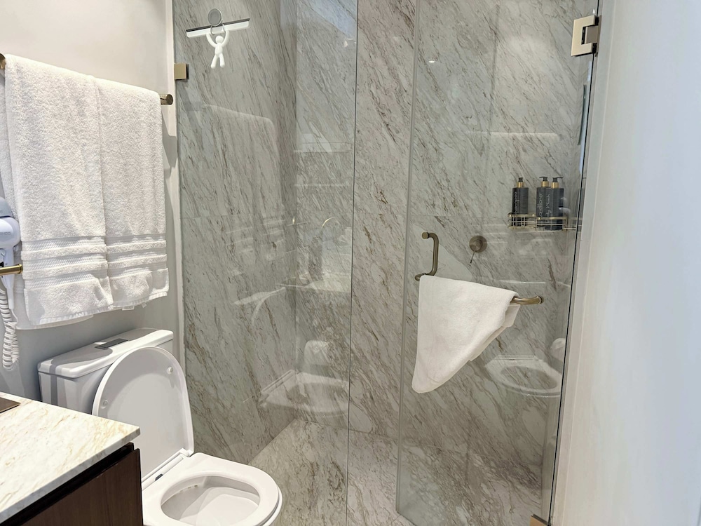 Luxury 2BR Bolongo Ocean View Private Beach