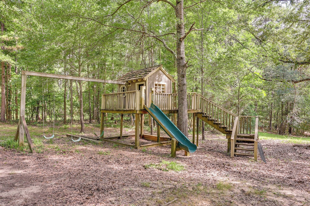 Waterfront Home w/ Playground Near Degray & Caddo!