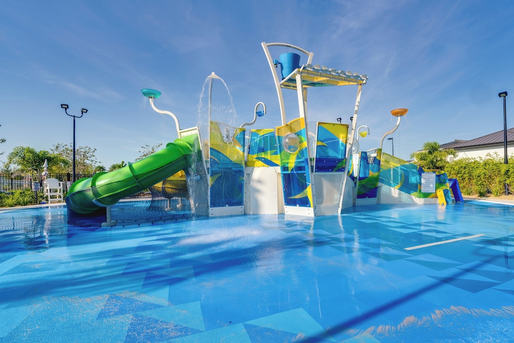 Family Oasis in Championsgate: Private Pool!