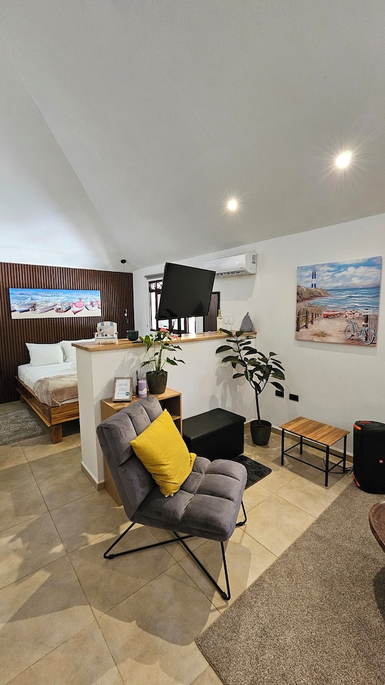 Zoa Villas - 2 minutes to the beach