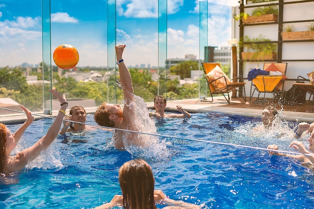 Nomads Hotel & Rooftop pool