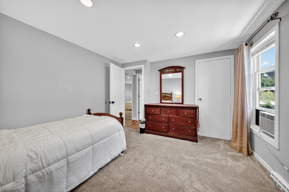 Stylish Downtown Retreat Steps To Nyc 3 Bedroom Duplex