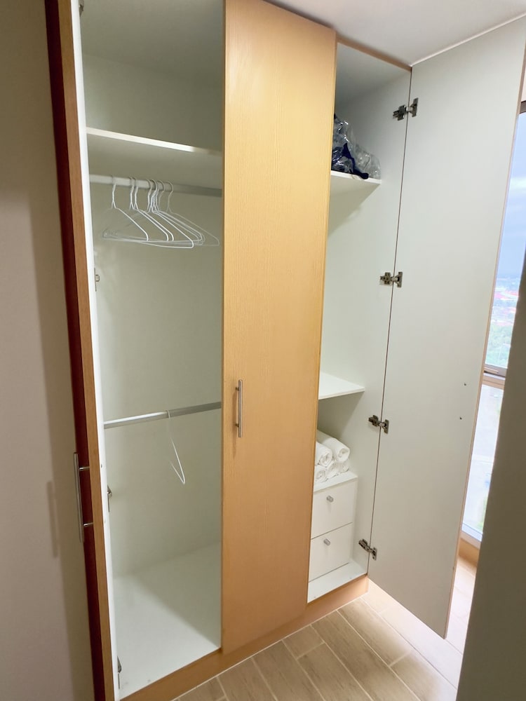 Lush 1Bedroom plus Maidsroom Megaworld39 view 3