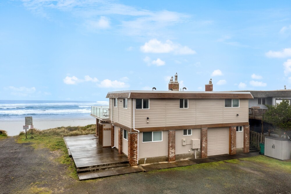Rock Candy by Avantstay Beachfront, Views, Patio Walk to Rockaway Beach