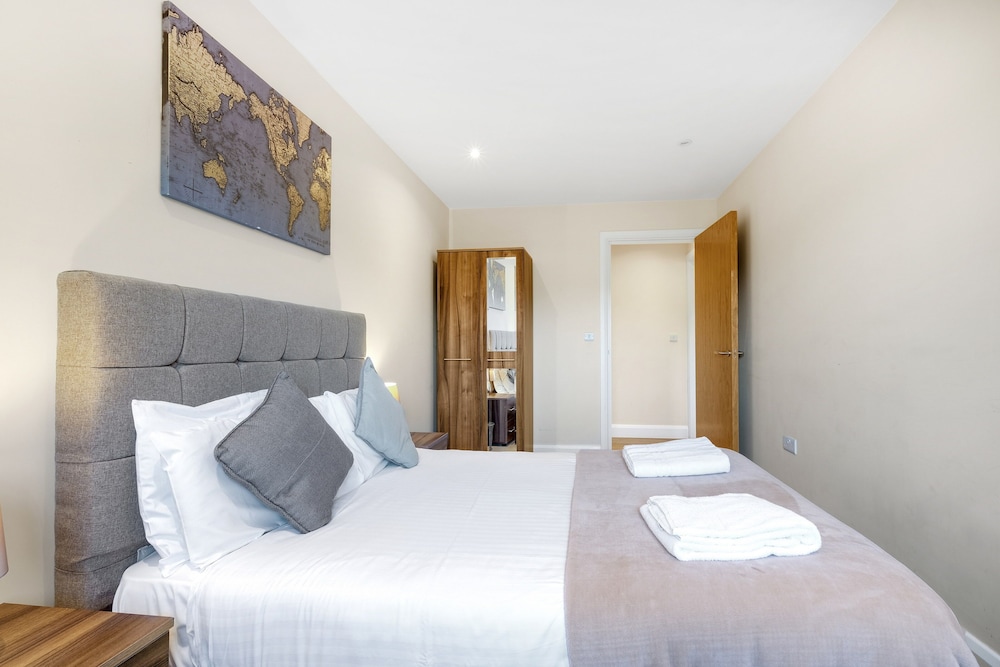 Heathrow Living Serviced Apartments by Ferndale