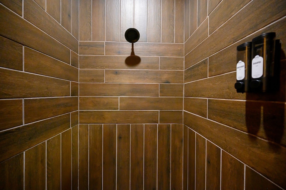 Cabin Vibe - Bunkroom - 3 King - Firepit - Shuffleboard