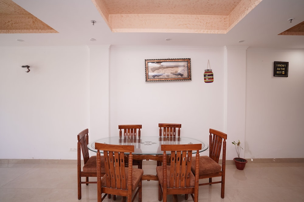 Hotel Moon Taj Near Yashobhoomi