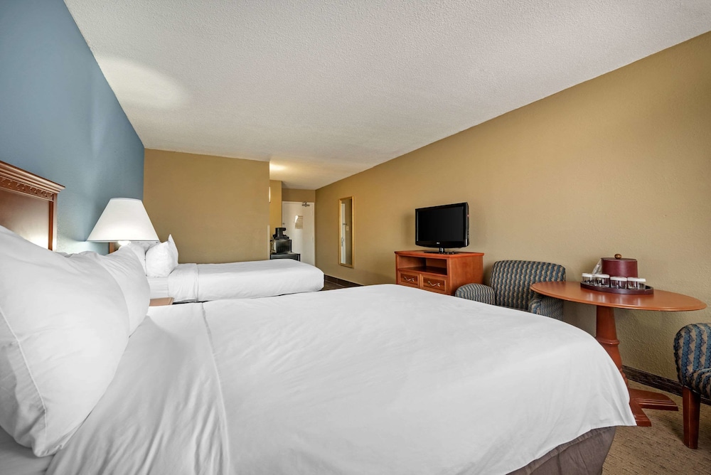 Lexington Vacations - Clarion Hotel Conference Center - North - Property Image 100