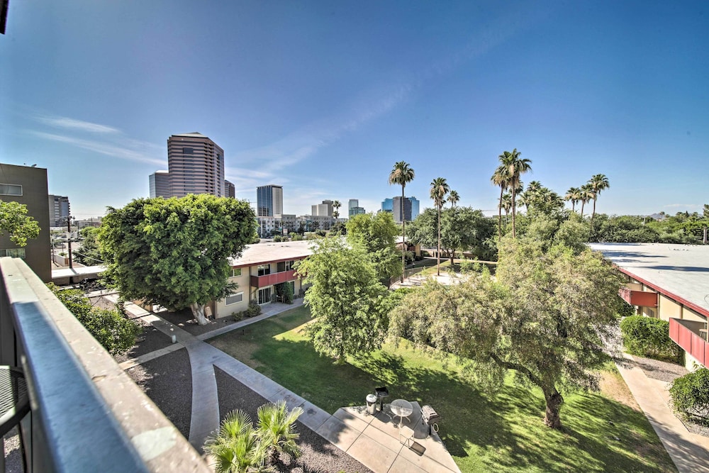Modern City Condo Close to Downtown Phoenix!