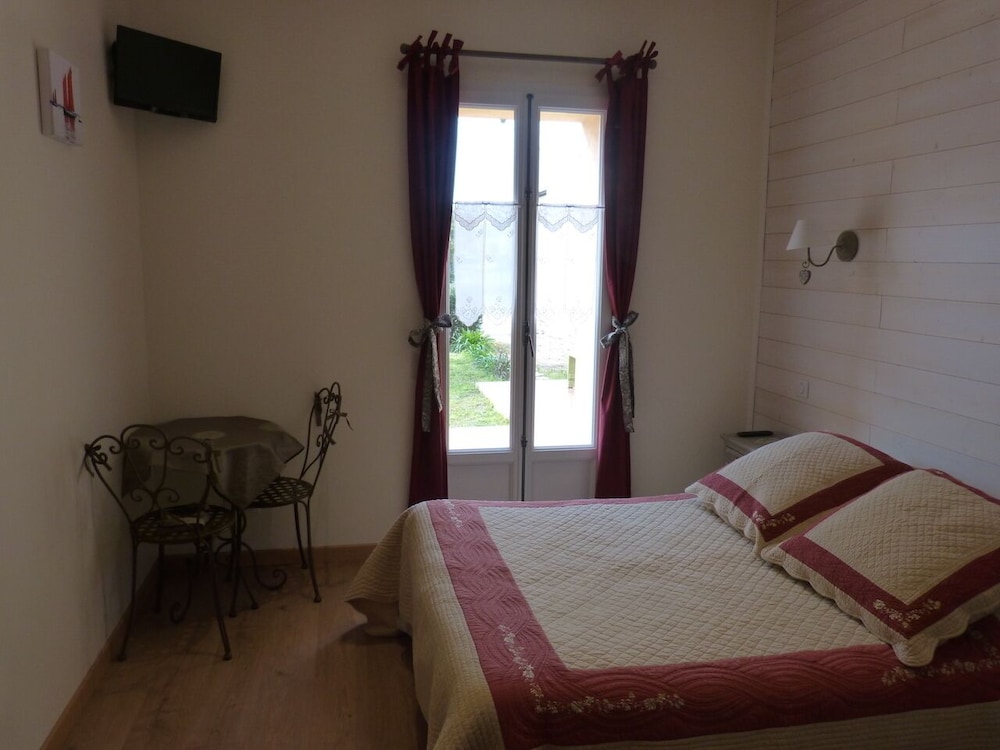 Gite Du Pagoulin - Chambres d'hotes view 5