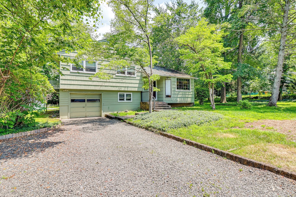 1 Mi to Campus: Princeton Home w/ Furnished Deck