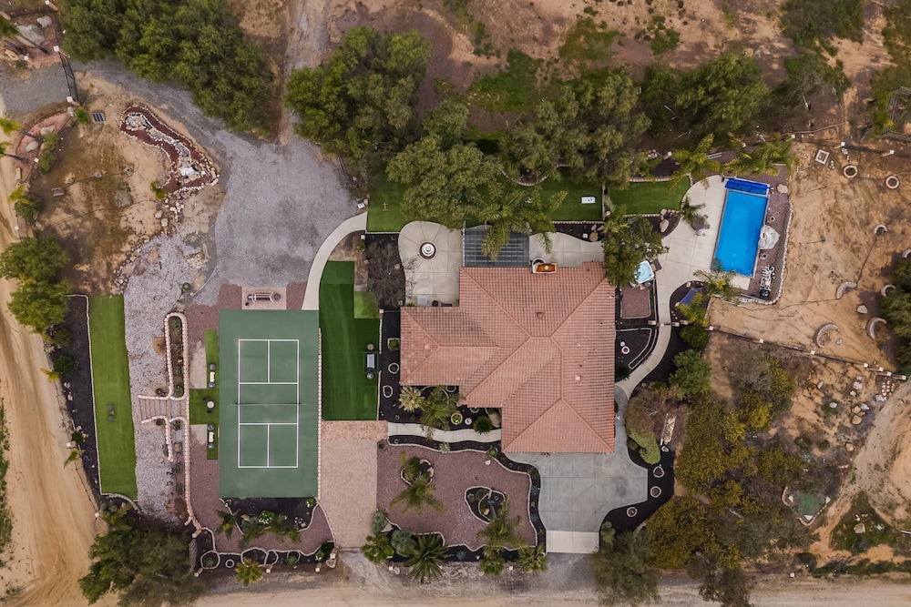 Breathtaking Meadows by Avantstay Temecula Group Retreat Pool, Pickleball, Firepit, Hot Tub