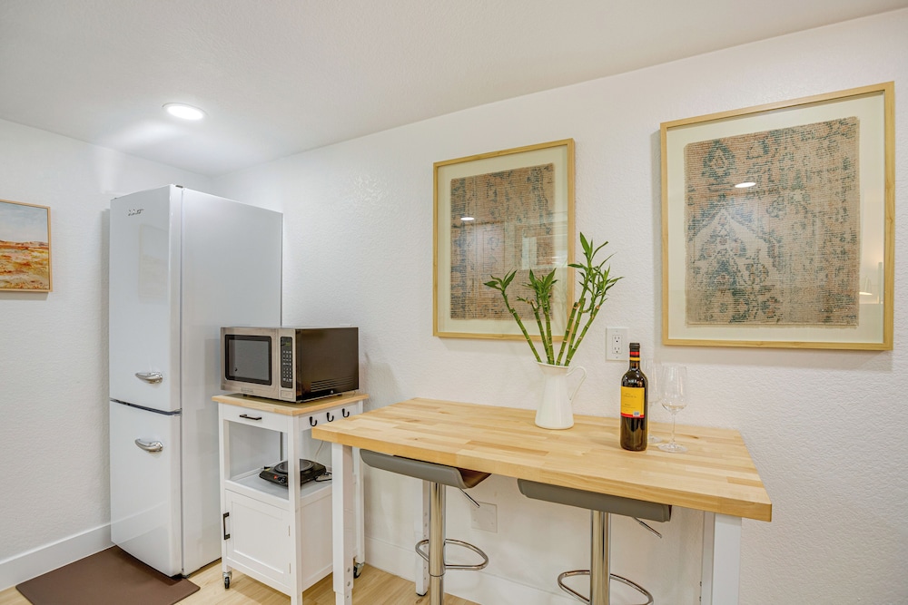 Wash Park Access: Denver Apt w/ Outdoor Dining!