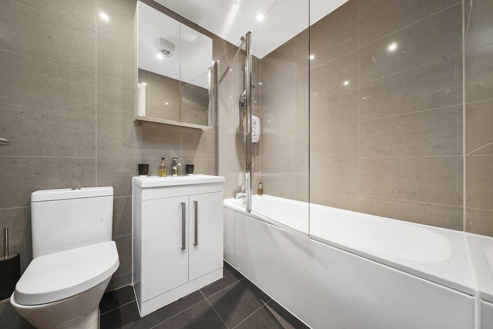 Heathrow Living Serviced Apartments by Ferndale