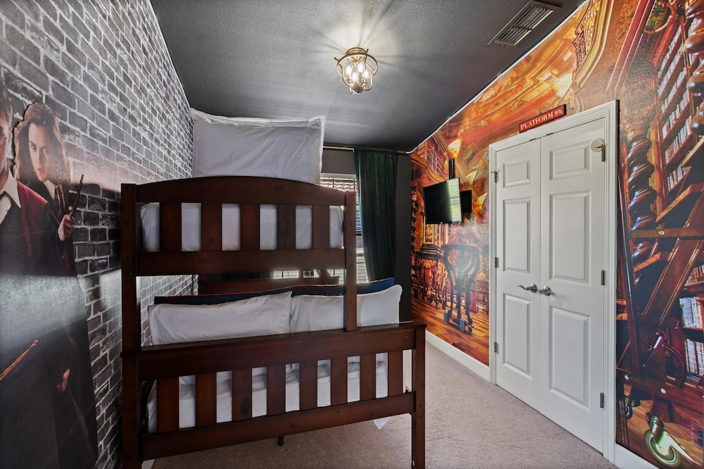 Enchanted Garden Resort 2 Miles from Disney 4 Bedroom Townhome 4 Townhouse