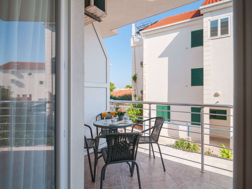 Apartments Island Beat - One Bedroom Apartment With Balcony and Sea View