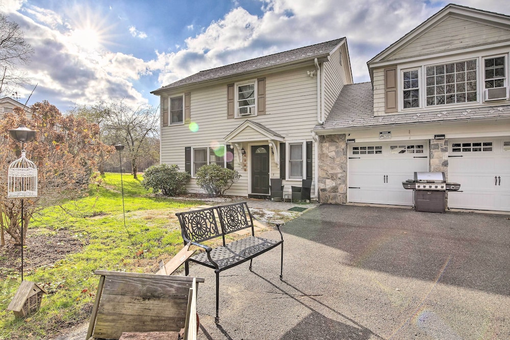 Easton Vacations - Elegant Connecticut Home: Fireplaces, Pet Friendly - Property Image 5
