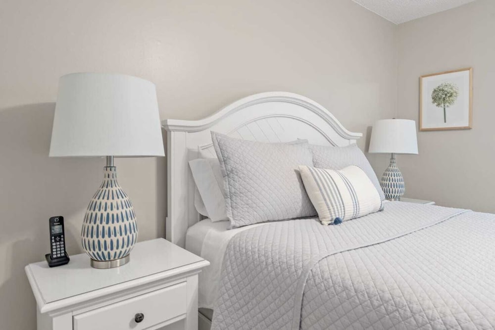 Steps to Beach & Pool Screened Porch Pelican Bay 45 at Wild Dunes Resort
