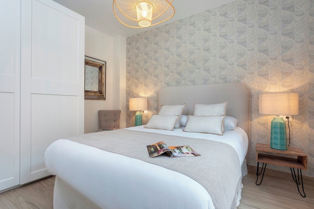 Sophisticated House With Terrace. Plaza del Realejo