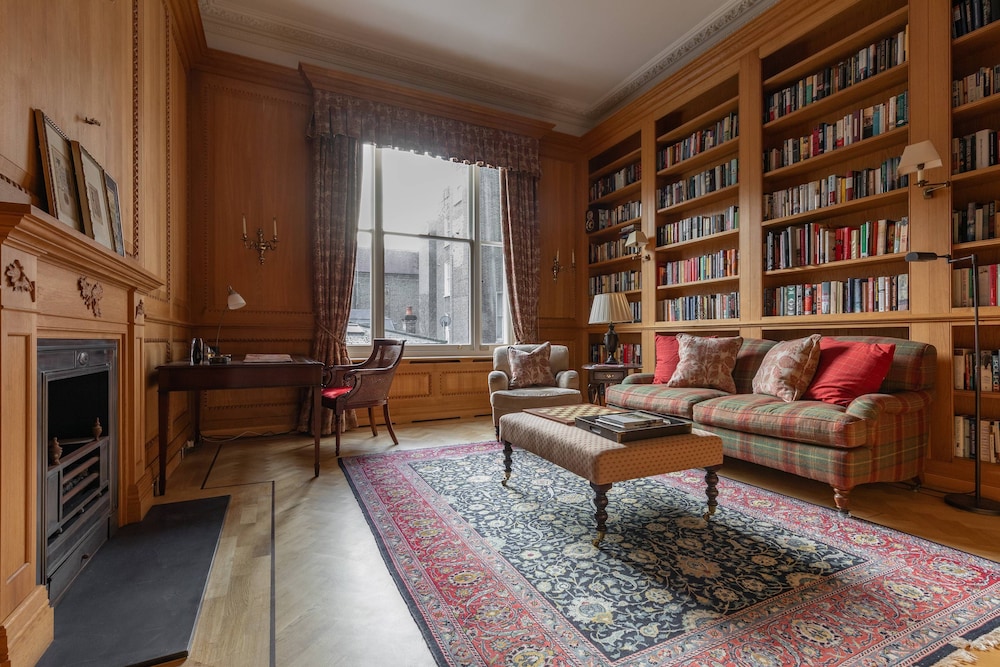 Earl's Court Square XI by Onefinestay