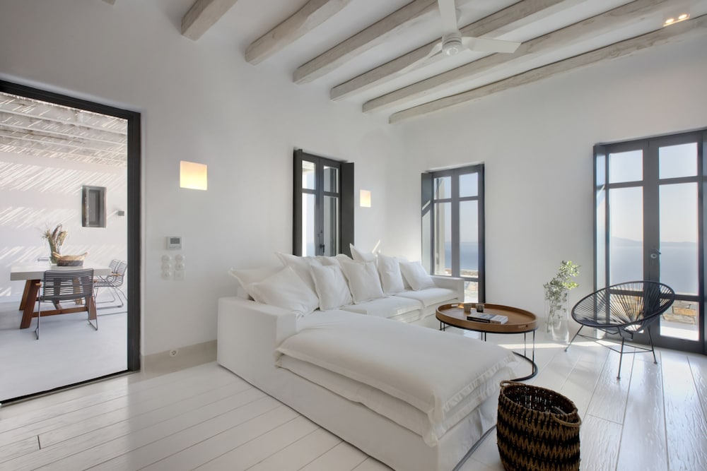 Houses G Y in Kardiani Tinos