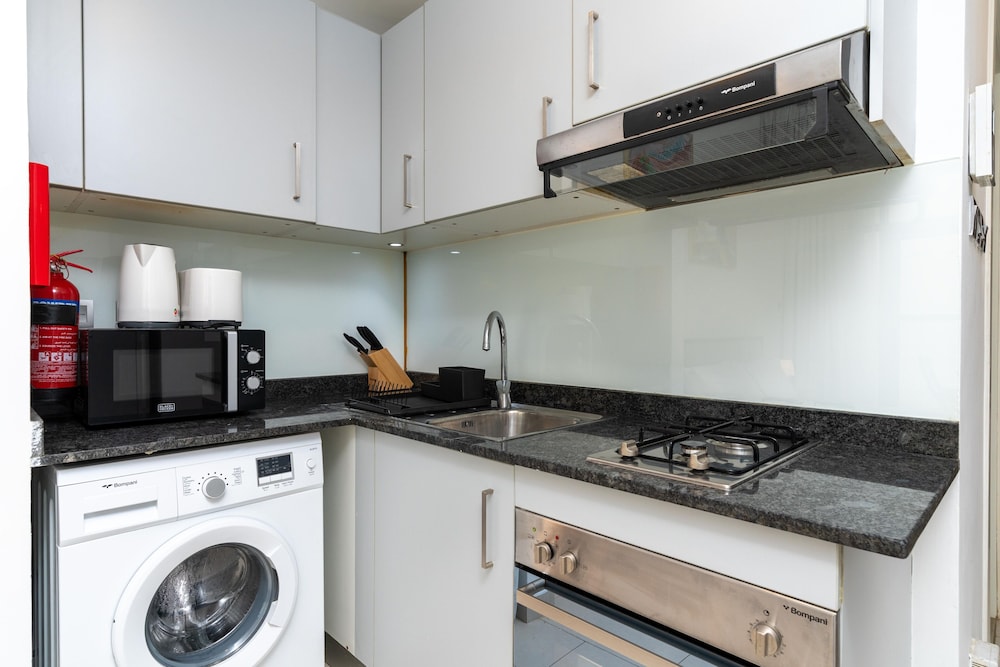 Lux BnB Studio Al Furjan