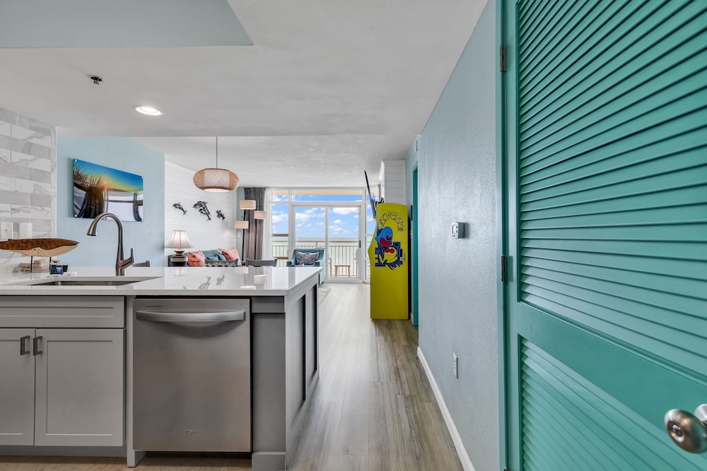 Cozy 2BR Beachfront Condo