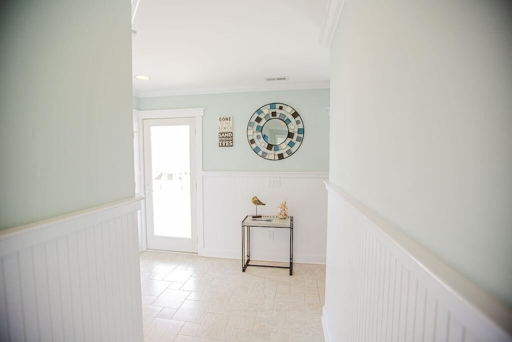 Life's A Beach 4 Bedroom Home by RedAwning