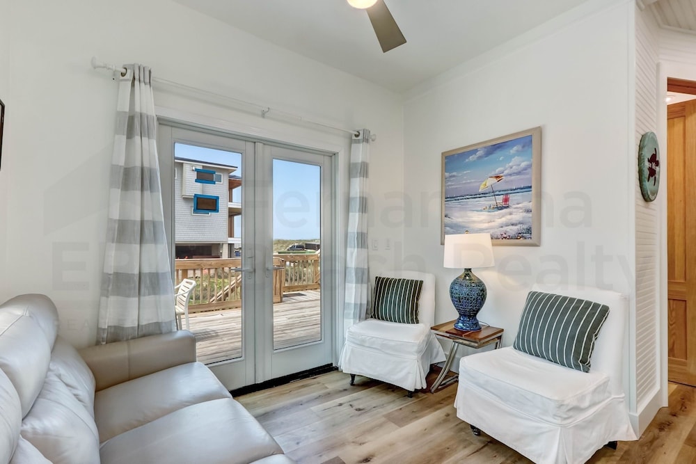 Dog Friendly Beachfront Condo, Direct Access to Beach by RedAwning view 5