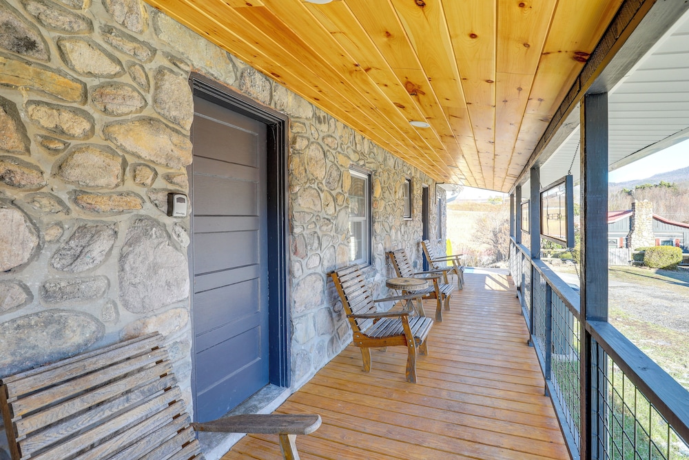 Walk to Appalachian Trail: Hot Springs Hideaway