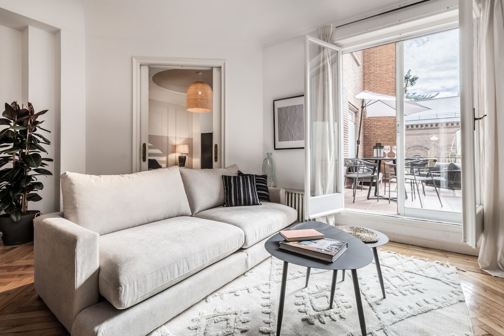 Real - 3 Bedroom and Terrace in Almagro