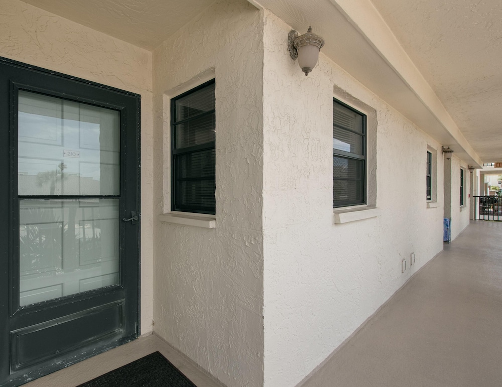 Golden Shores 210