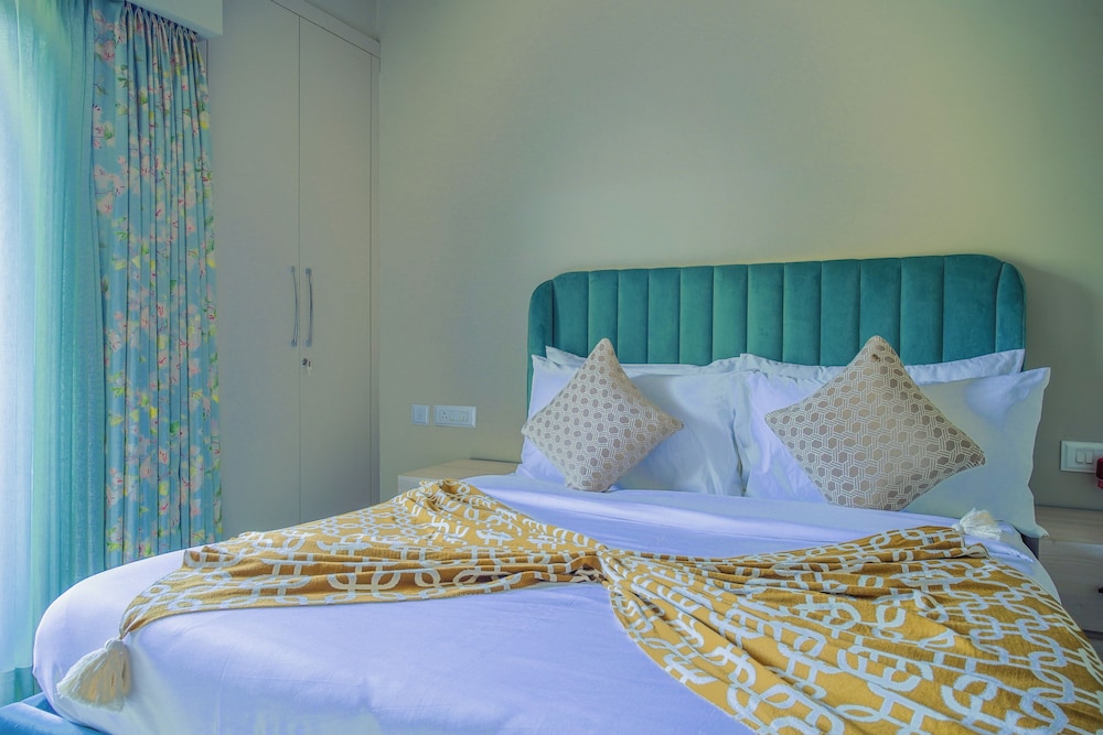 Alaya Stays Veera Marina 3 BHK Apartment